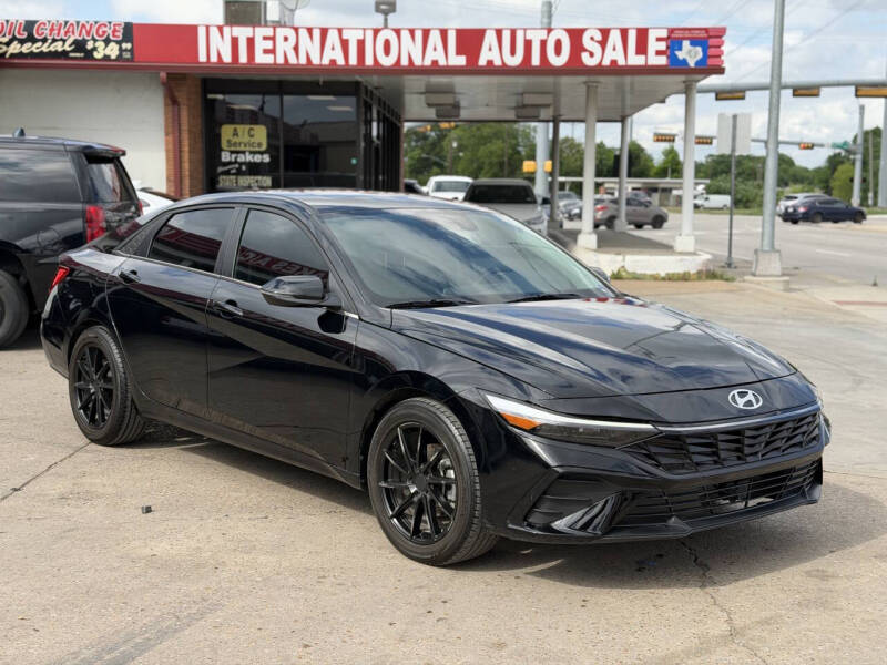 2025 Hyundai Elantra 2.0 Limited IVT's photo