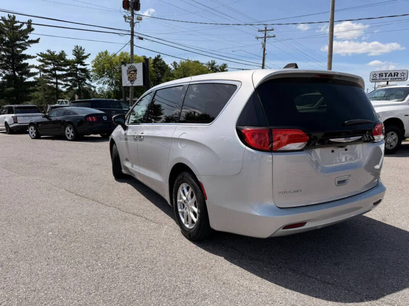 2023 Chrysler Voyager LX