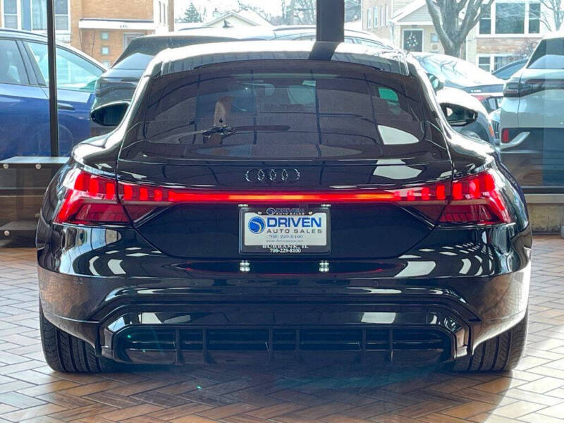 2024 Audi e-tron GT quattro Premium Plus