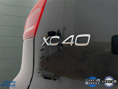 2025 Volvo XC40 B5 Core Bright Theme