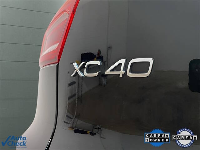 2025 Volvo XC40 B5 Core Bright Theme