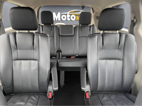 2015 Chrysler Town and Country Touring