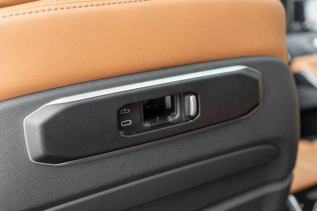 2023 BMW X7 38
