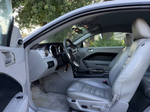 2005 Ford Mustang GT Deluxe