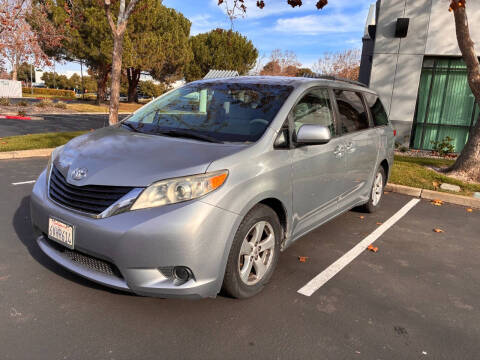 2012 Toyota Sienna LE 7-Passenger Auto Access Seat