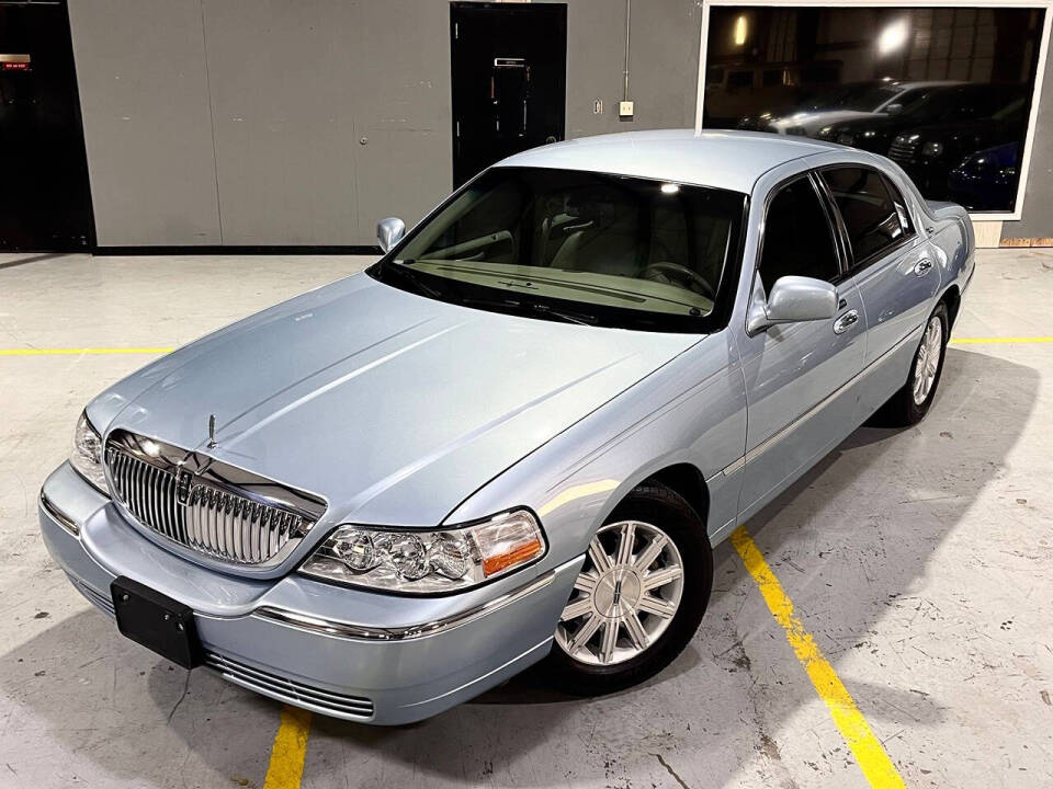 2010 Lincoln Town Car for sale at Carnival Car Company in Victoria, TX