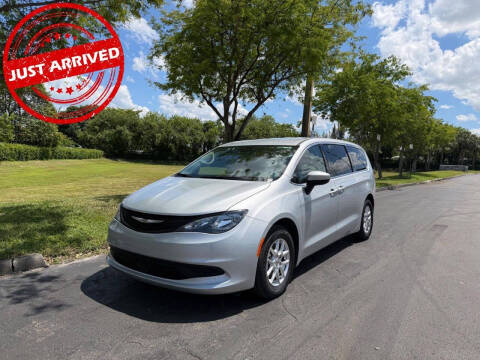 2023 Chrysler Voyager LX