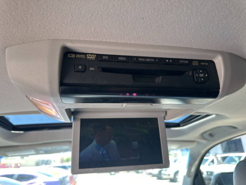 2010 Toyota Sequoia Platinum