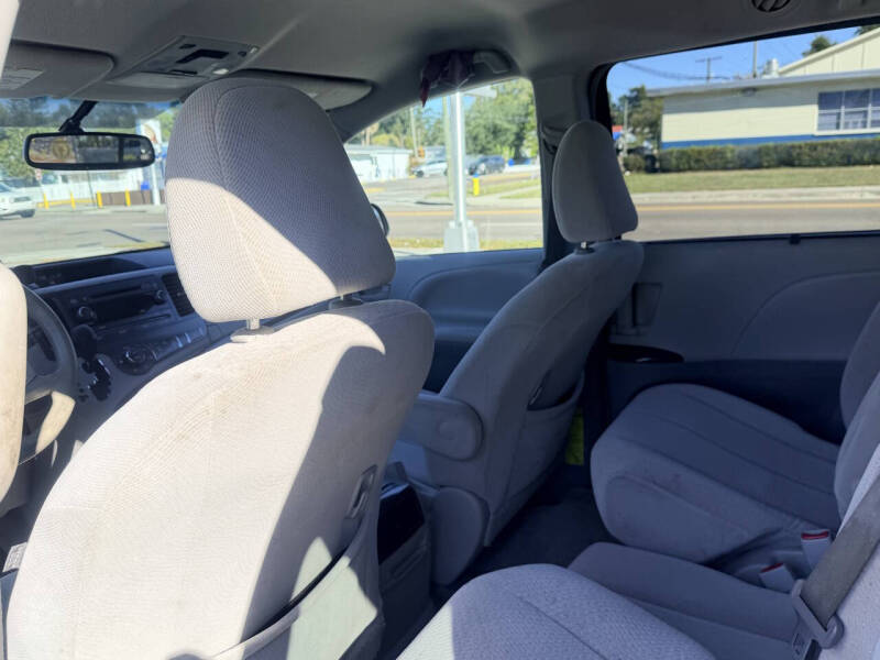 2014 Toyota Sienna LE 8-Passenger