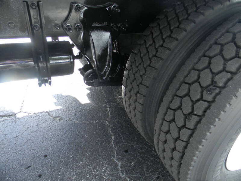 2017 Freightliner M2 106