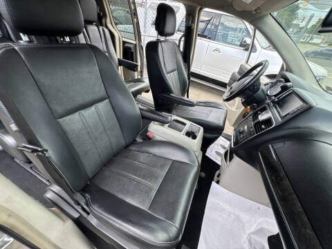 2012 Chrysler Town and Country Touring