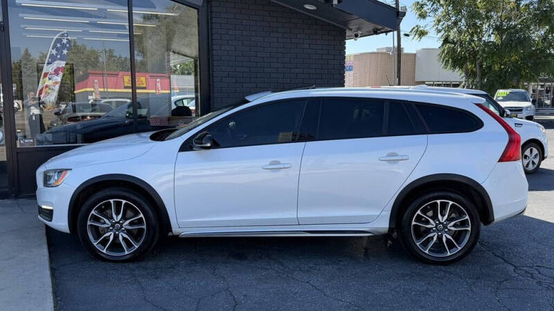 2015 Volvo V60 Cross Country T5