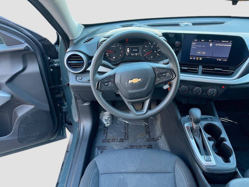 2025 Chevrolet Trax LS
