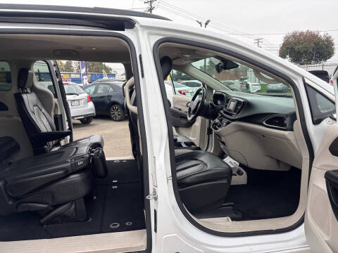 2017 Chrysler Pacifica Touring Plus