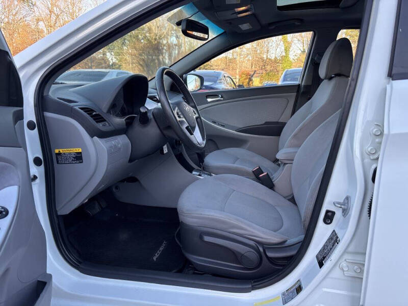 2013 Hyundai Accent SE