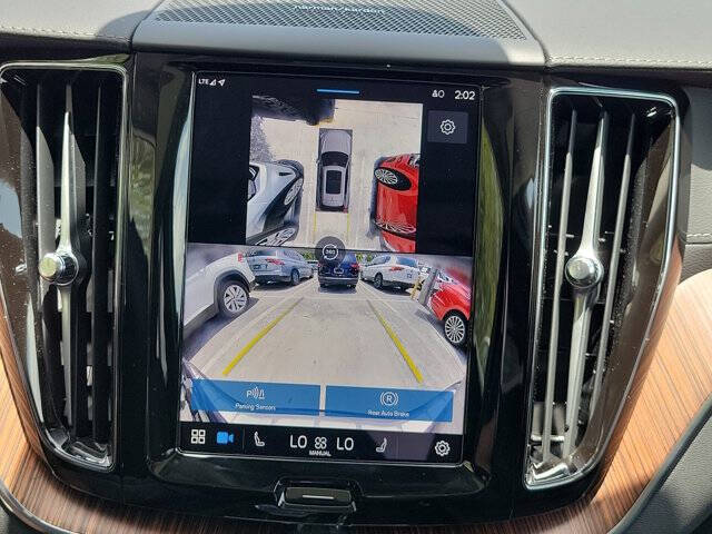 2024 Volvo XC60 Recharge T8 Ultimate Dark Theme