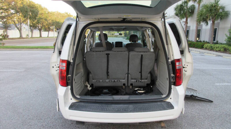 2010 Dodge Grand Caravan SXT photo 16