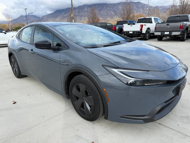 2024 Toyota Prius LE's photo