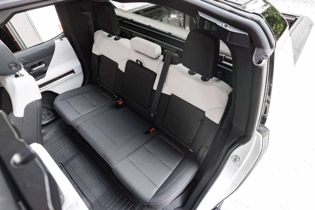 2022 GMC HUMMER EV 19