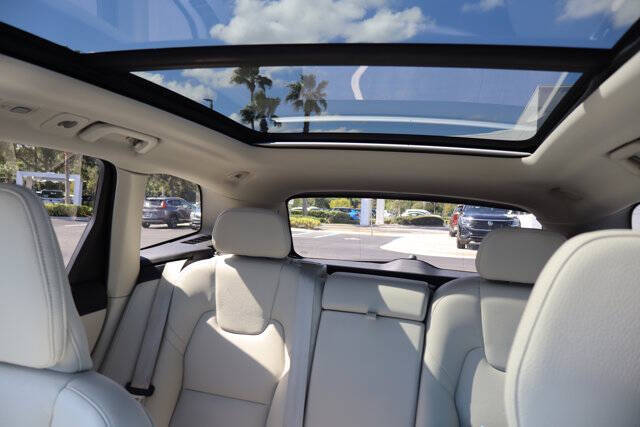 2024 Volvo XC60 B5 Plus Dark Theme