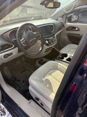 2017 Chrysler Pacifica Touring-L Plus
