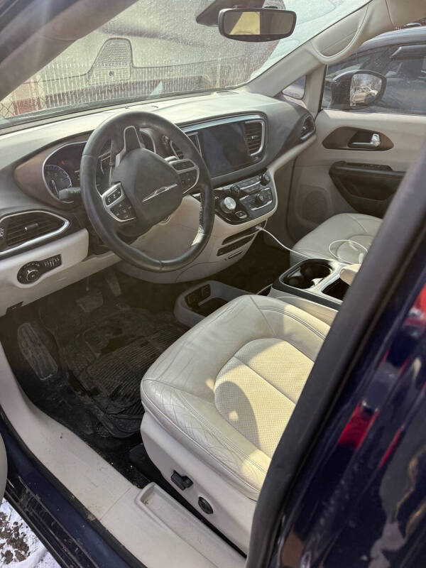 2017 Chrysler Pacifica Touring-L Plus