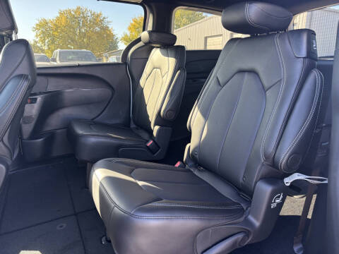 2026 Chrysler Voyager LX