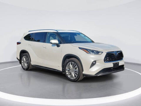 2023 Toyota Highlander Hybrid Platinum