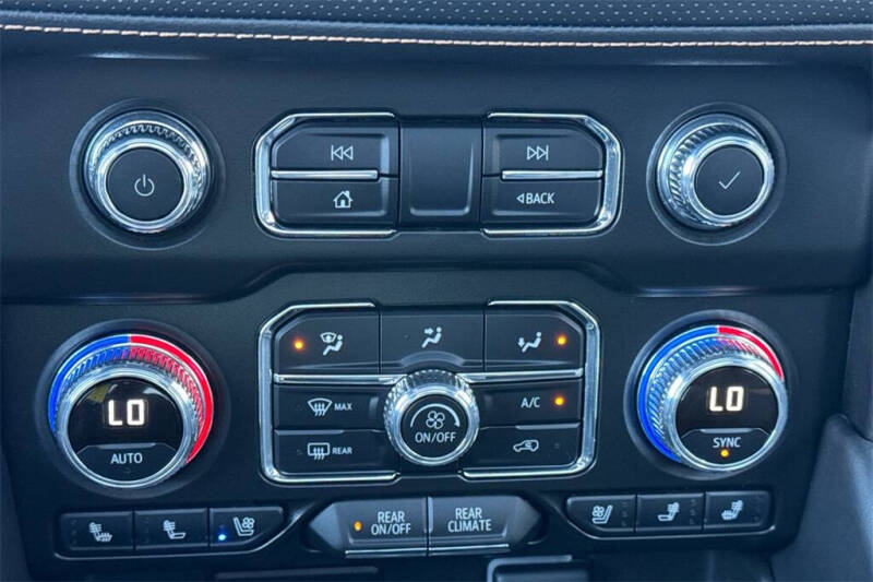 2024 GMC Yukon XL AT4