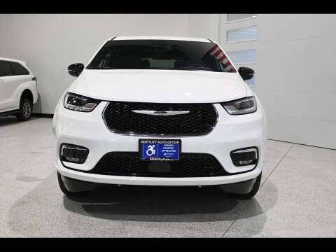 2024 Chrysler Pacifica Touring