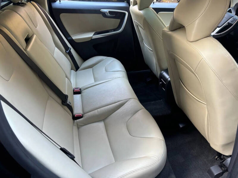 2016 Volvo XC60 T6 Drive-E