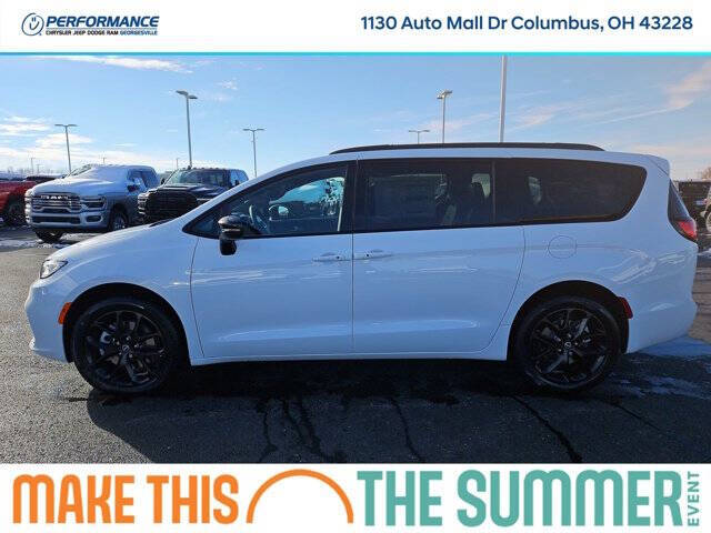 2026 Chrysler Pacifica Select
