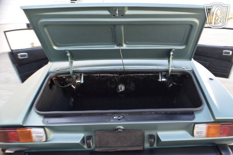 1976 Aston Martin V8 Vantage