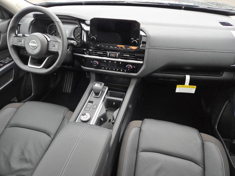 2025 Nissan Pathfinder SL