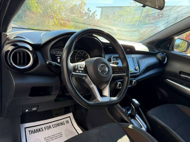2020 Nissan Kicks SR