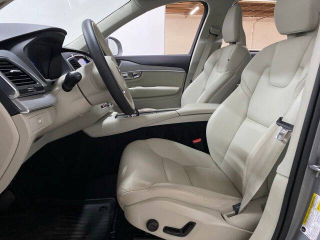 2025 Volvo XC90 B5 Core Bright Theme
