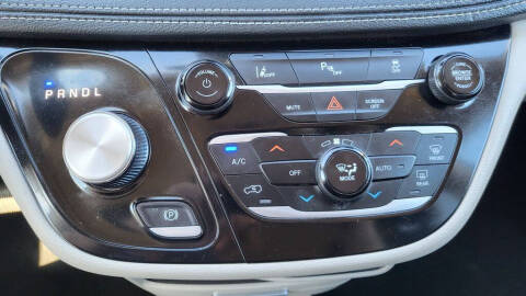 2024 Chrysler Pacifica Plug-In Hybrid Select