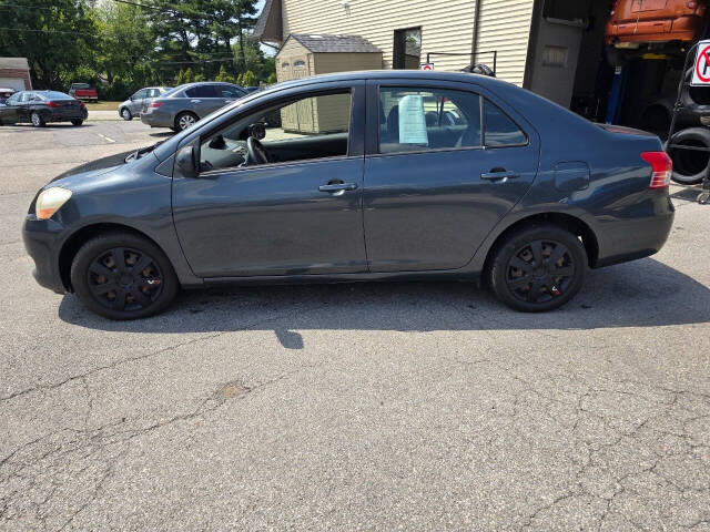 2007 Toyota Yaris for sale at QUEENSGATE AUTO SALES in York, PA