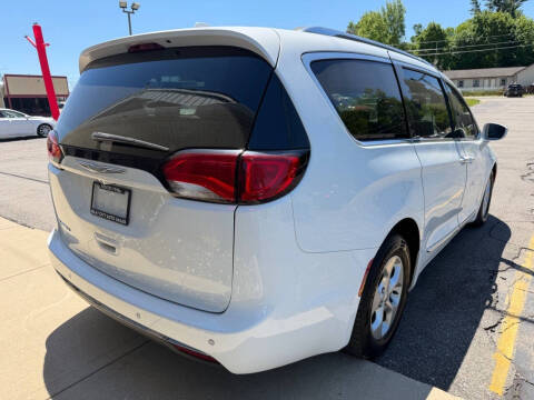 2017 Chrysler Pacifica Touring-L Plus