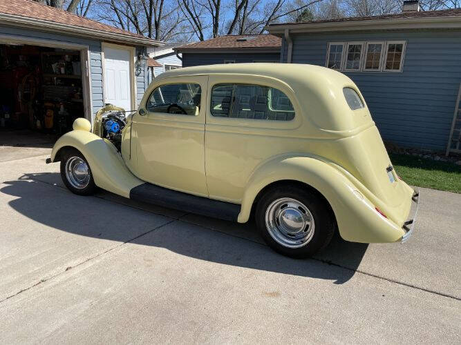 1935 Ford Model 48