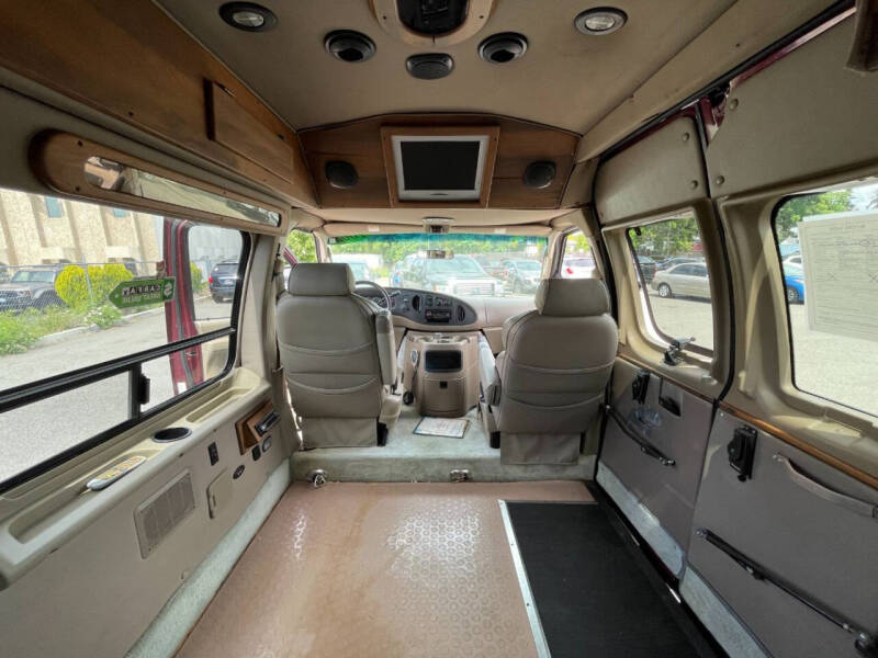 2004 Ford E-Series E-250 SD