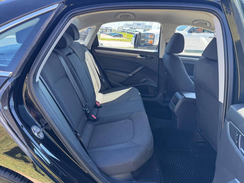 2016 Volkswagen Passat 1.8T R-Line