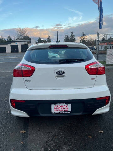 2016 Kia Rio 5-Door LX