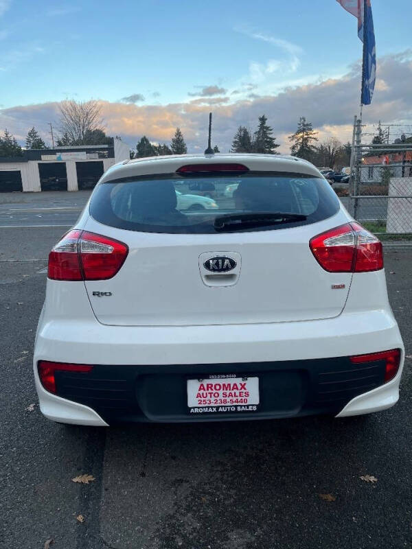 2016 Kia Rio 5-Door LX