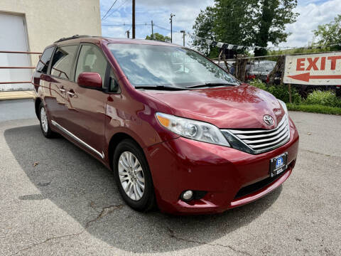 2017 Toyota Sienna XLE 8-Passenger