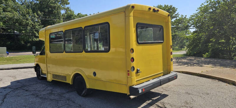 2014 Chevrolet 4500 Shuttle Bus