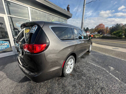 2017 Chrysler Pacifica Touring-L Plus