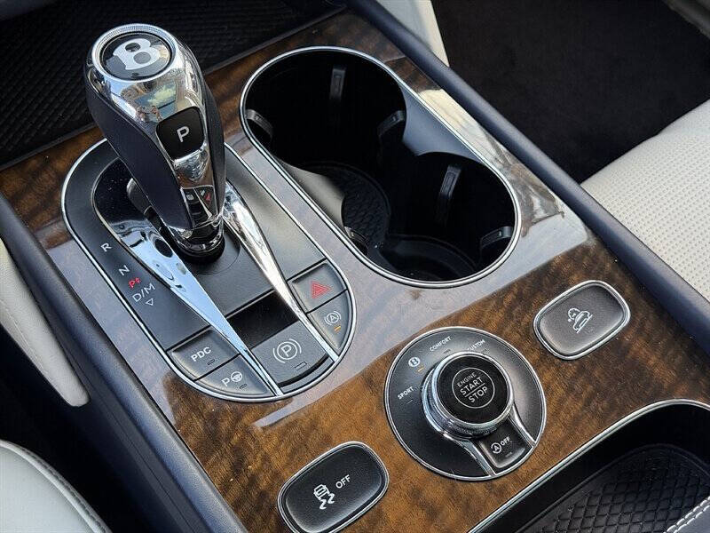 2018 Bentley Bentayga 39