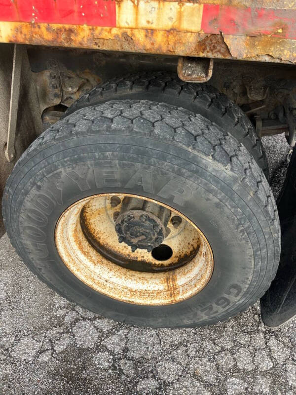 2013 Freightliner 108 SD