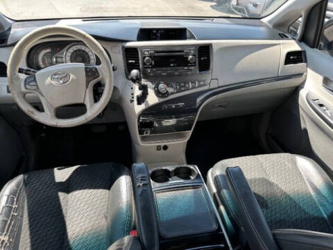 2014 Toyota Sienna SE 8-Passenger